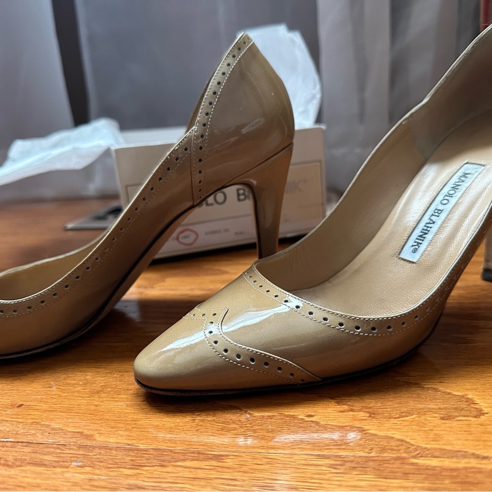 Manolo Blahnik  patent 90mm heels